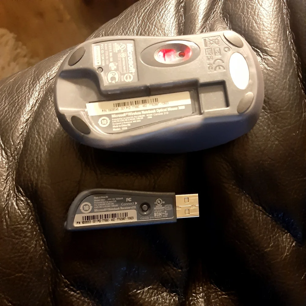Microsoft Wireless Notebook Optical Mouse 3000 c